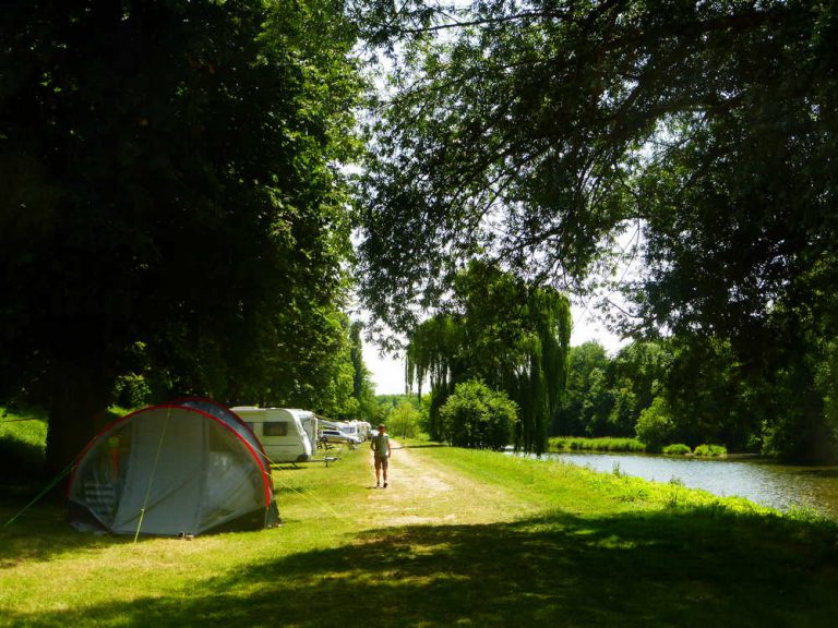 Camping Colmar staanplaatsen aan rivier 768x576