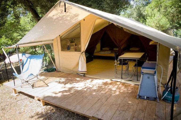 Camping Fontvieille tent toile bois 768x511