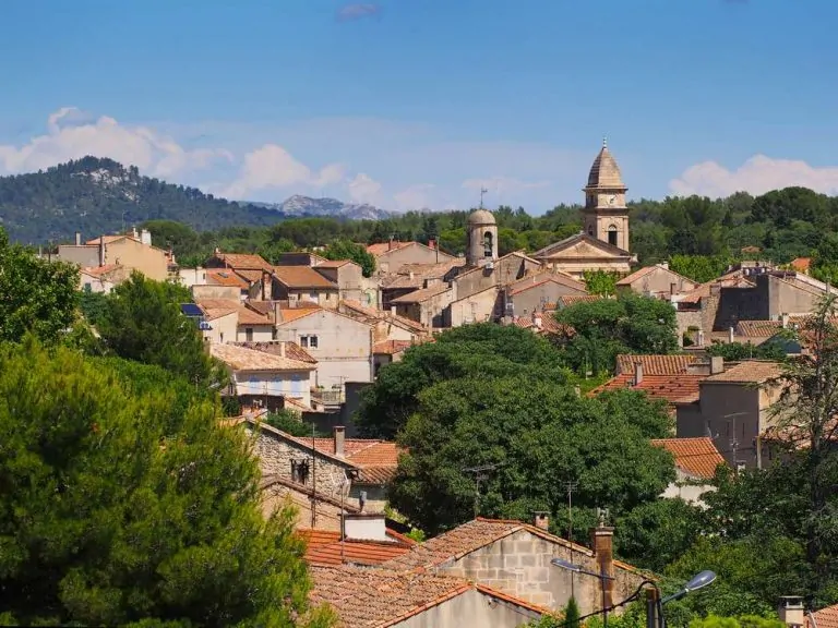 Camping Huttopia Fontvieille dorp 768x576