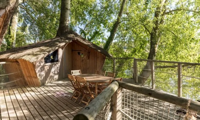 Camping La Croix Du Vieux Pont boomhut 768x461