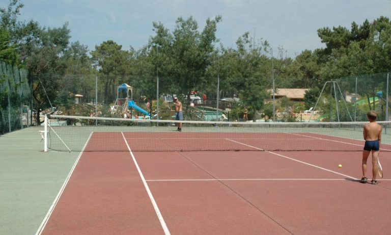 Camping La Côte D Argent tennisbaan 768x461