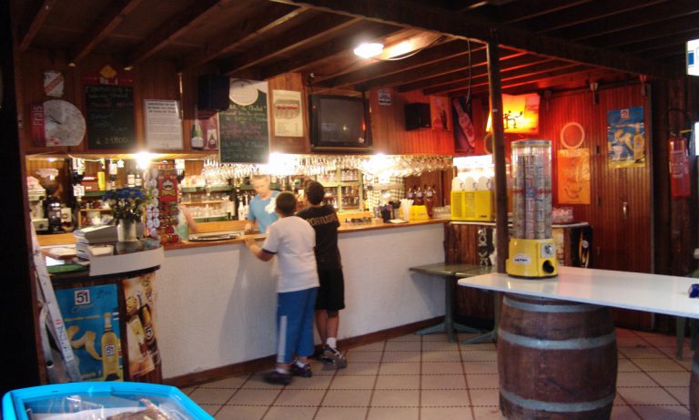 Camping Le Palace bar 768x461