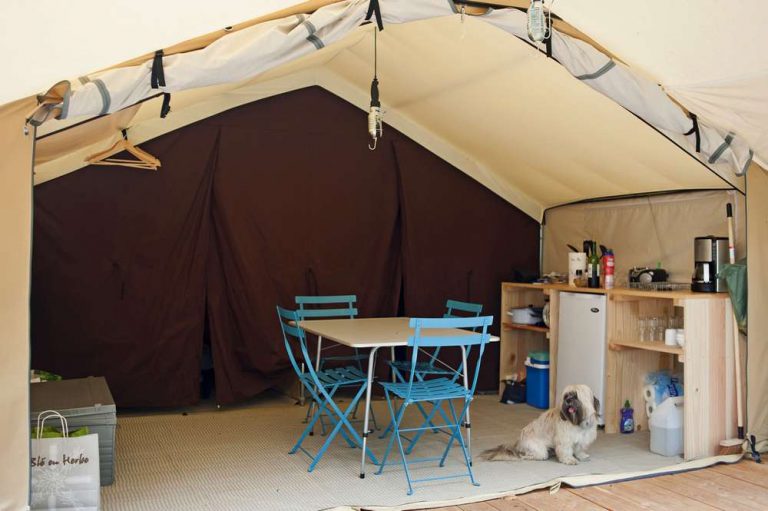 Camping Parijs Lodgetent interieur 768x511