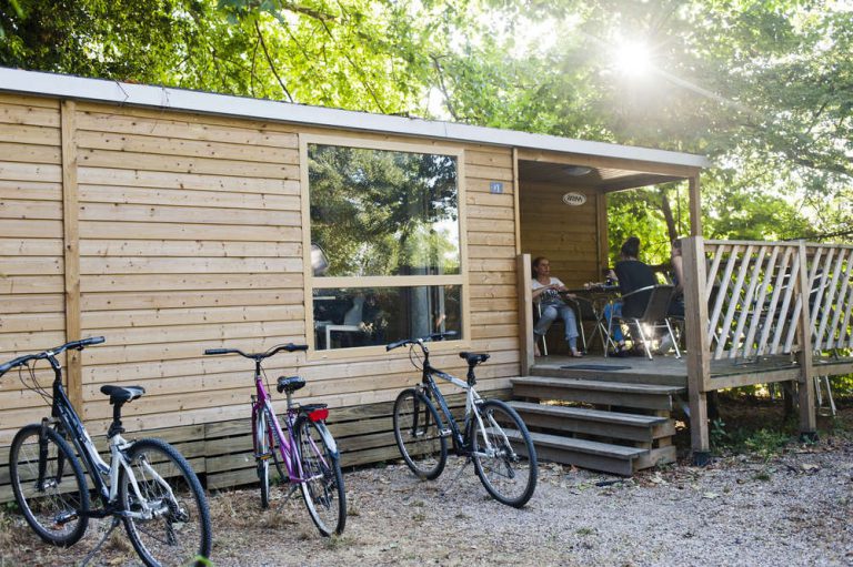 Camping Parijs chalet 768x511