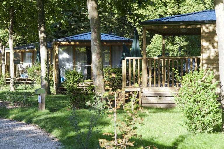Camping Parijs chalets 768x511