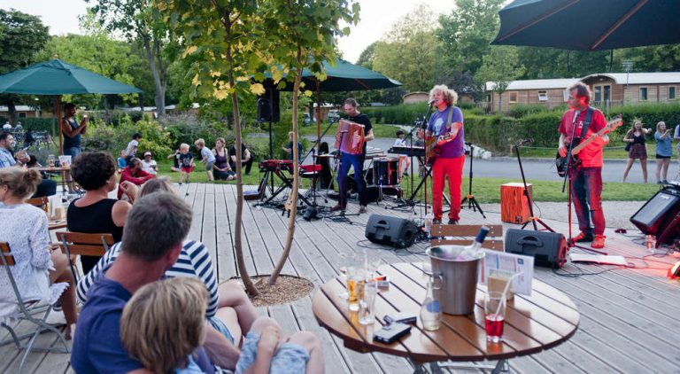 Camping Parijs concert op terras 768x422
