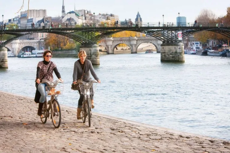 Camping Parijs fietsen langs de Seine 768x511