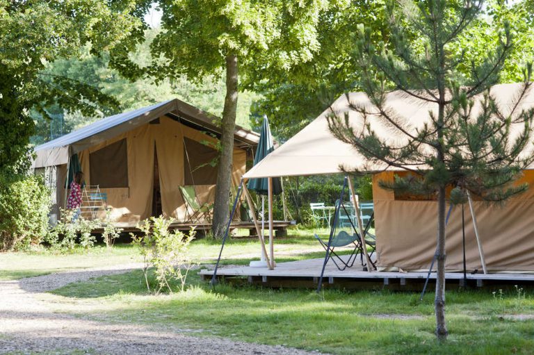 Camping Parijs lodegtenten glamping 768x511