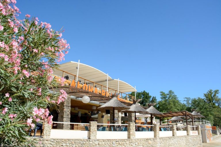 Camping Aloha Plage terras 768x512