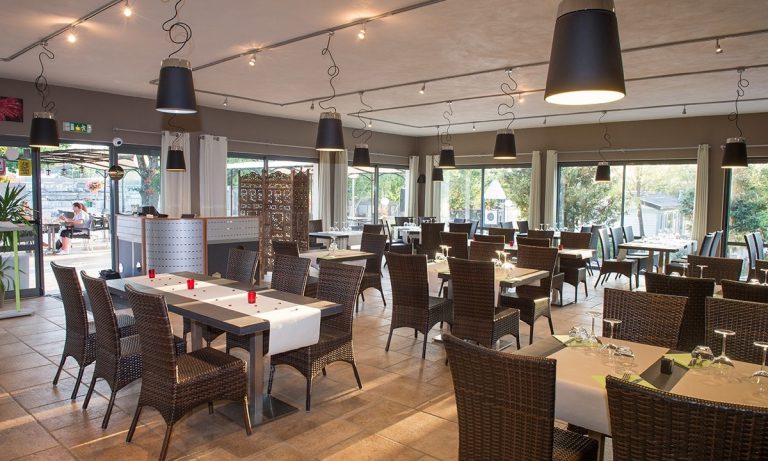 Camping Aluna Vacances restaurant 768x461