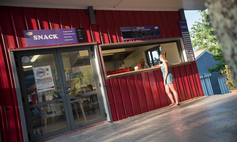 Camping Aluna Vacances snackbar 768x461
