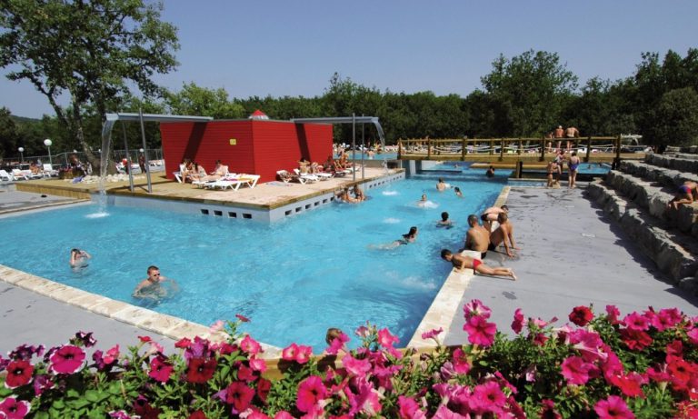 Camping Aluna Vacances zwembad 2 768x461