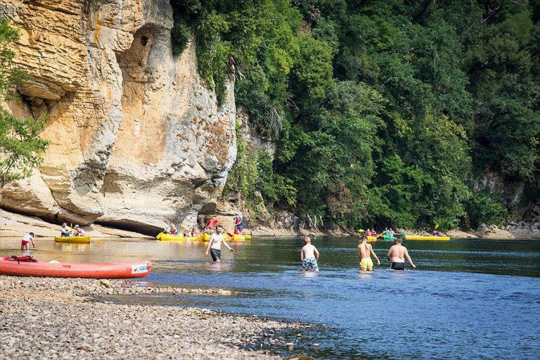 Camping Beau Rivage La Roque Gageac Dordogne kanovaren 768x512