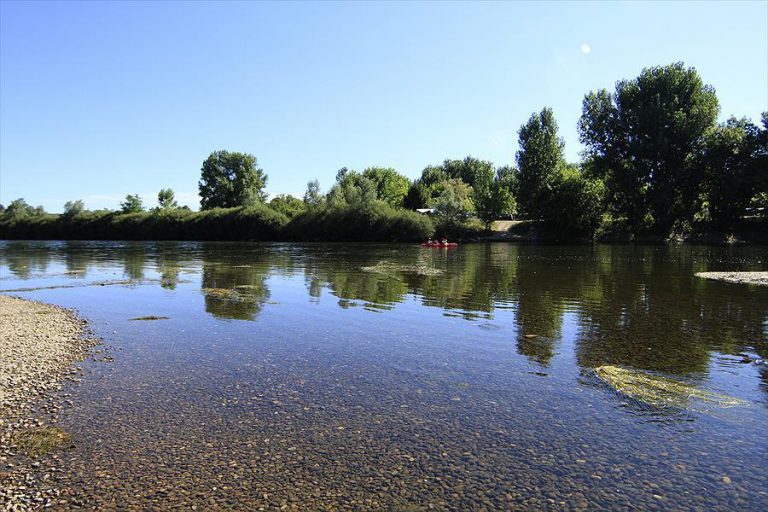 Camping Beau Rivage La Roque Gageac rivier 768x512