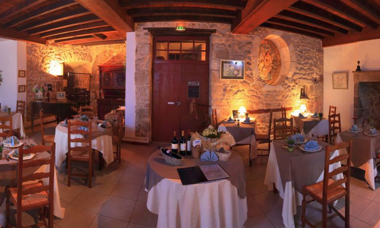 Camping Chateau le Verdoyer restaurant 768x461