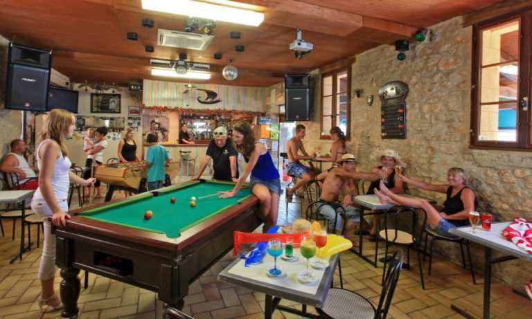 Camping De Maillac bar 768x461