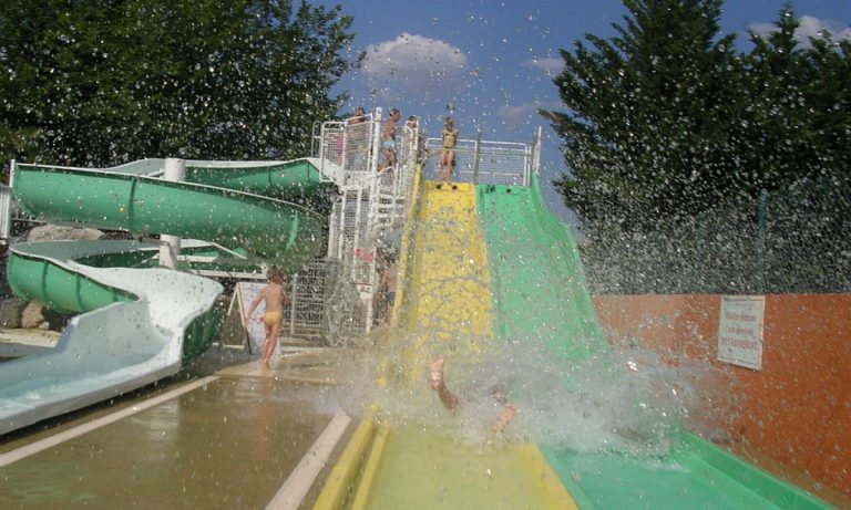 Camping Domaine du Cros D Auzon glijbanen 768x461