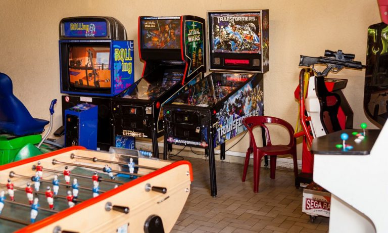 Camping Domaine du Cros D Auzon speelhal 768x461