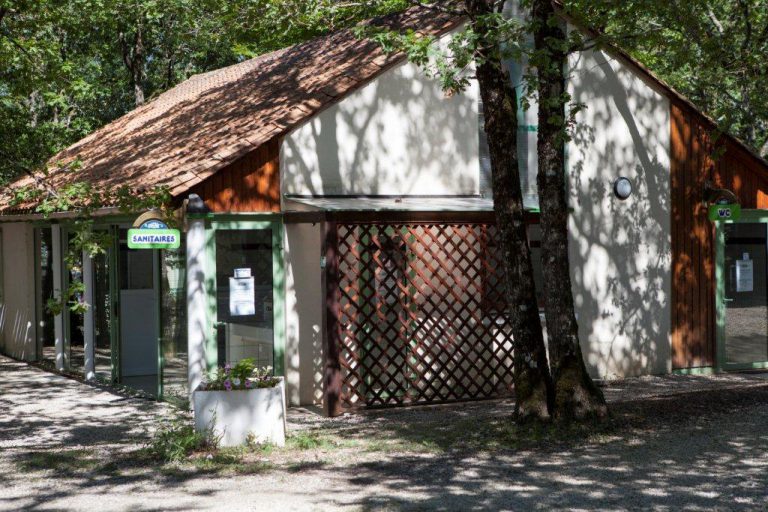 Camping La Garenne Peyrignac sanitair 768x512