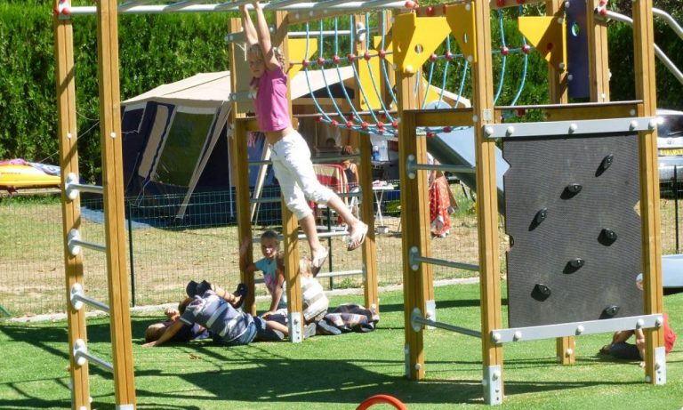 Camping La Garenne Peyrignac speeltuin 768x461