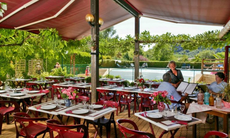 Camping La Riviere Dordogne restaurant 768x461