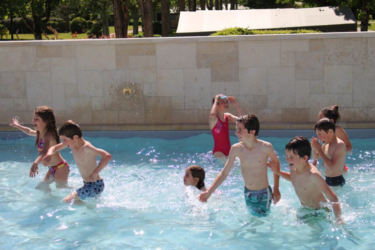 Camping Le Capeyrou Dordogne zwembad 2 768x512