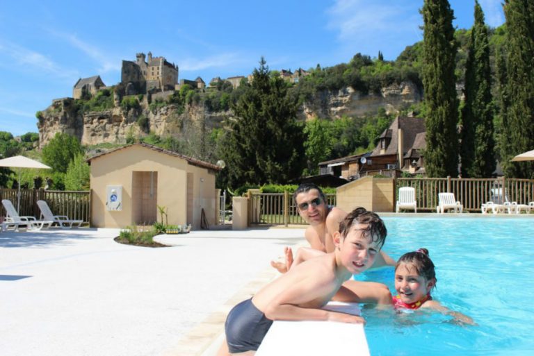Camping Le Capeyrou Dordogne zwembad 768x513