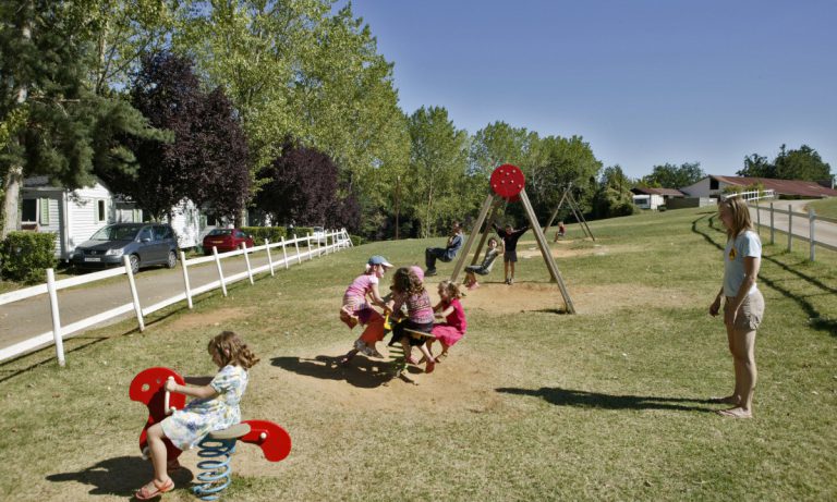 Camping Le Carbonnier speeltuin 768x461