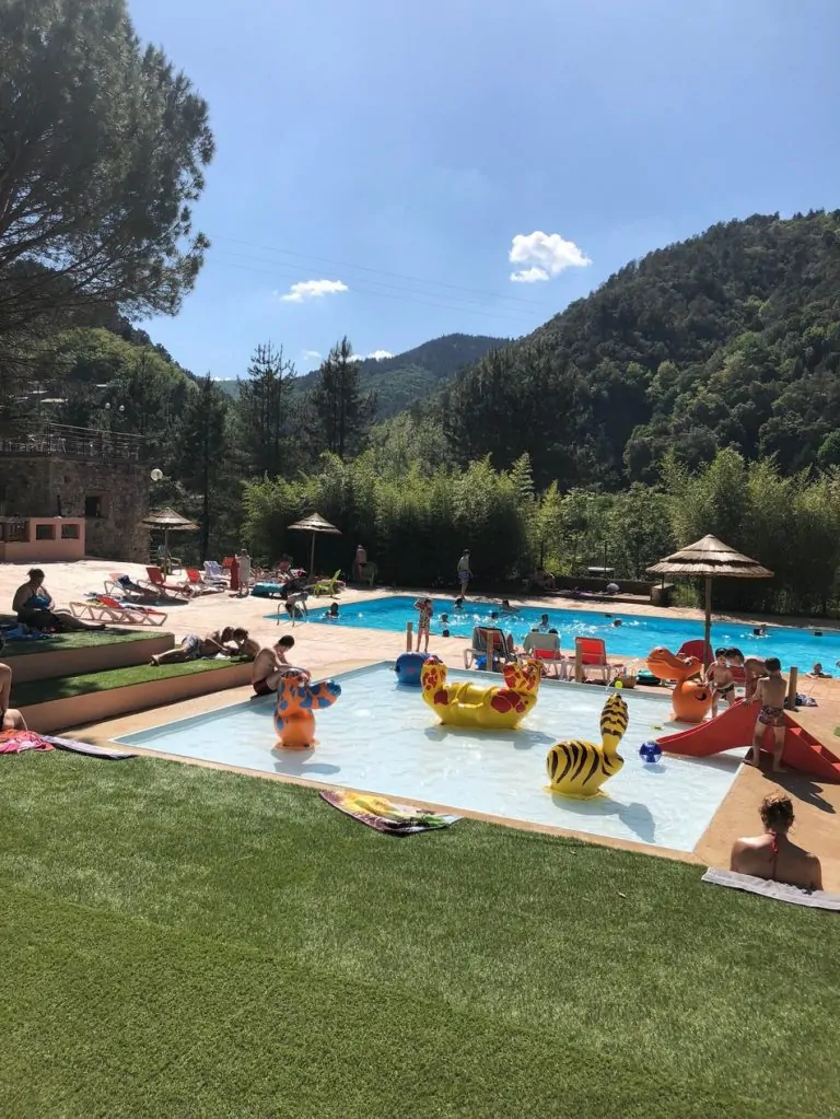 Camping Le Mas de Champel zwembad 768x1023