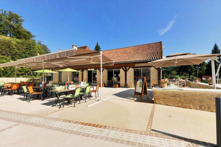 Camping Le Moulin de Paulhiac terras 768x512