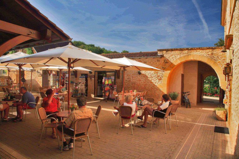 Camping Le Paradis terras 768x512