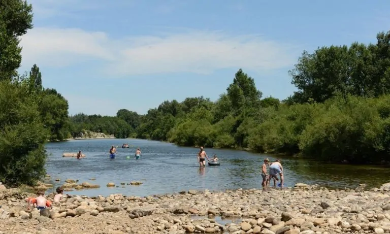 Camping Le Ranc Davaine rivier 768x461