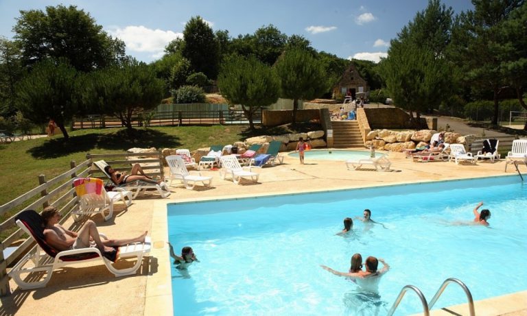 Camping Le Val d Ussel zwembad 3 768x461