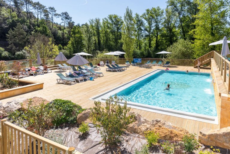 Camping Le Val d Ussel zwembad 768x513