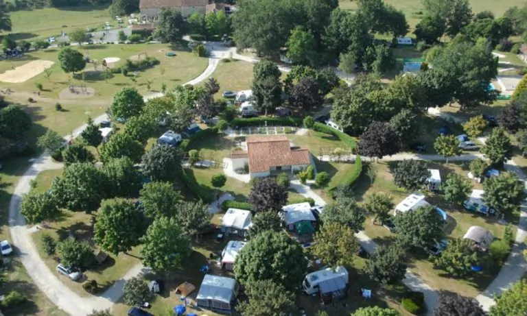 Camping Les Gorges du Chambon overzicht 768x461