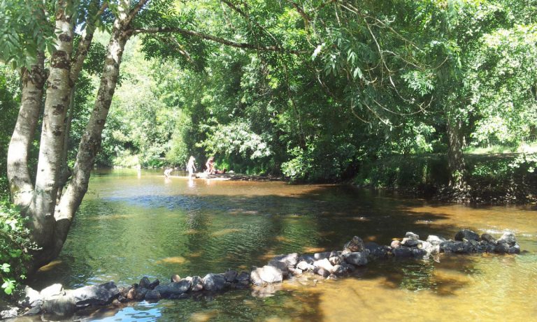Camping Les Gorges du Chambon rivier 768x461