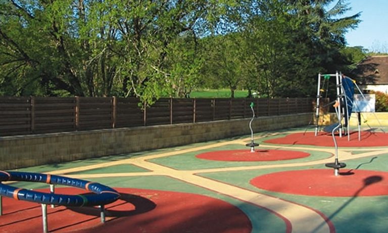 Camping Les Grottes De Roffy speeltuin 2 768x461