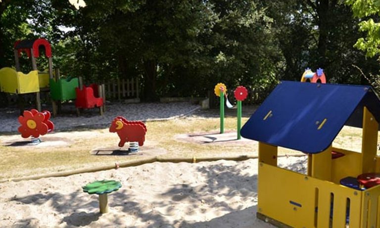 Camping Les Grottes De Roffy speeltuin 768x461