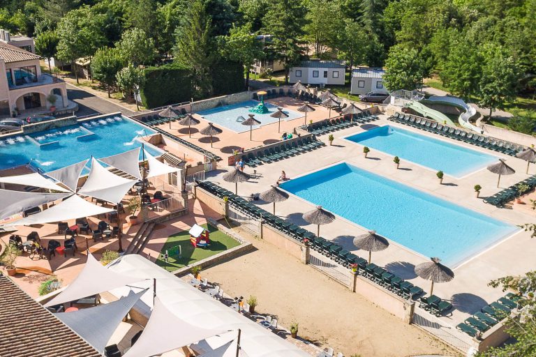 Camping Les Ranchisses zwembaden 768x512