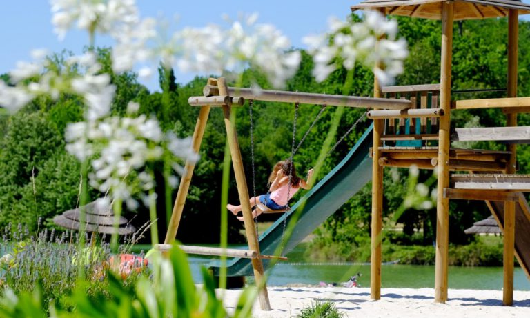 Camping Pomport Beach speeltuin 768x461