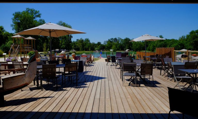 Camping Pomport Beach terras 768x461