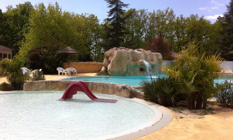 Camping l Évasion Puy l Évêque peuterbad 768x461