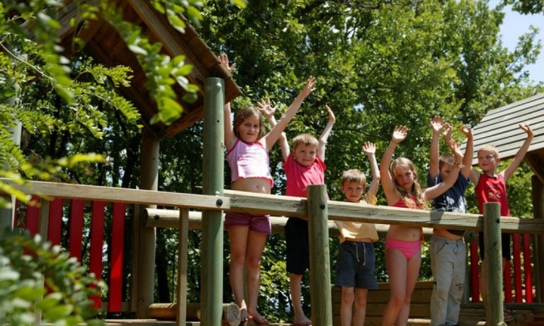 Camping l Évasion Puy l Évêque speeltuin 768x461