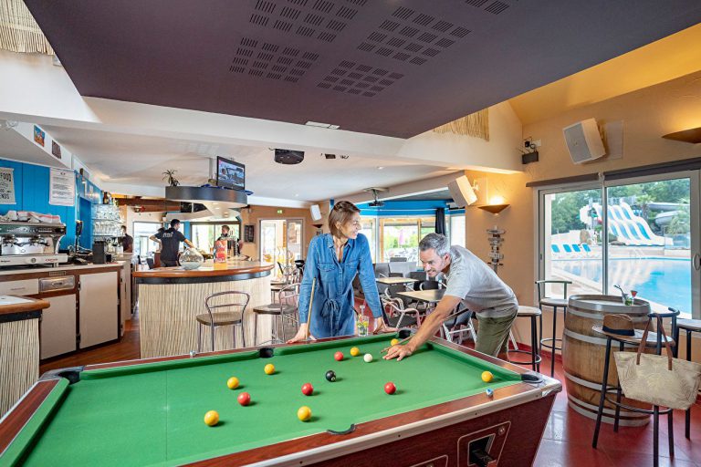 Sandaya Camping Les Deux Fontaines bar 768x512