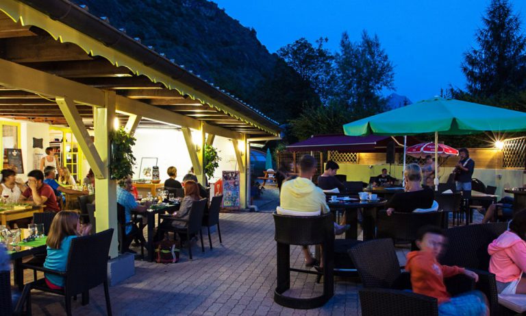 Camping A la Rencontre du Soleil terras 768x461