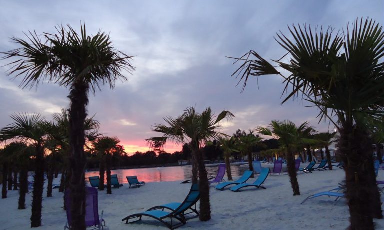Camping Atlantique Parc lagune avond 768x461