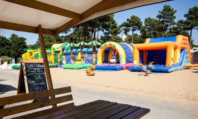 Camping Atlantique Parc springkussens 768x461