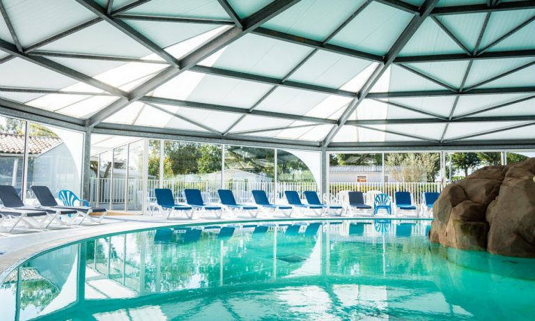 Camping Bel Air Vendee binnenbad 768x461