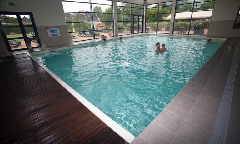 Camping Chateau de Galinée overdekt zwembad 768x461