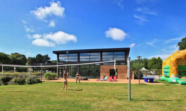 Camping Chateau de Galinée volleybal 768x461